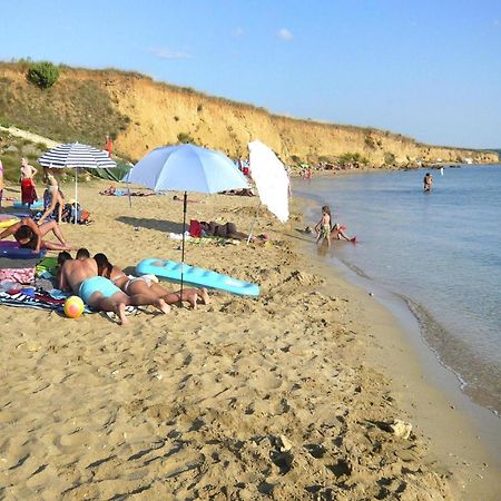 Apartments Ljilja In Privlaka, Near Sandy Beach Привлака Экстерьер фото