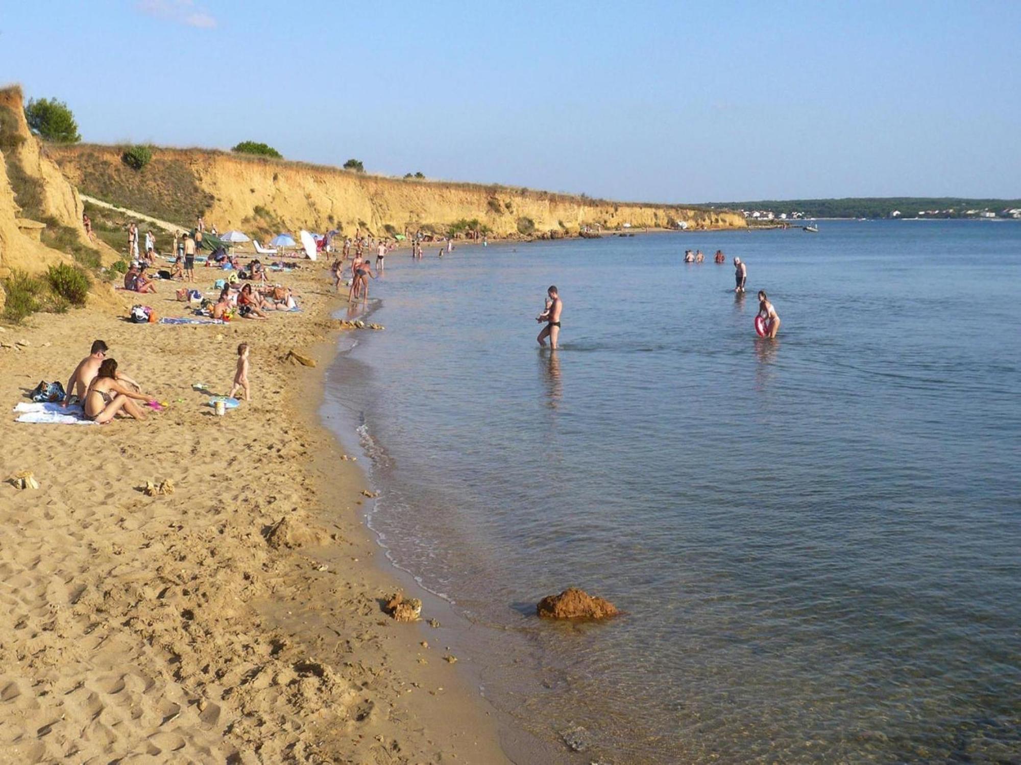 Apartments Ljilja In Privlaka, Near Sandy Beach Привлака Экстерьер фото